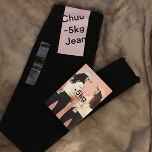 Chuu 5g size 25 Black skinny jeans NWT and cert